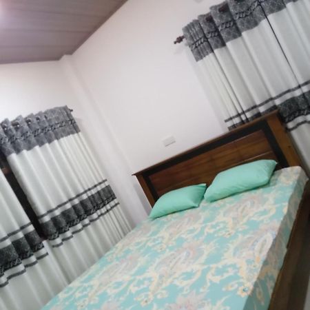 Bed and Breakfast Sky Bloom Homagama Екстер'єр фото