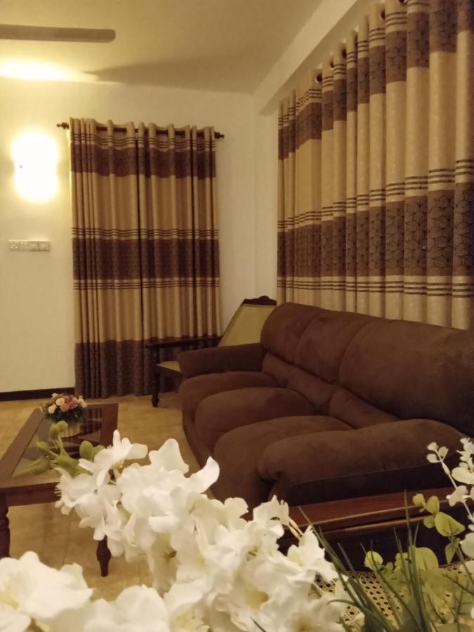Bed and Breakfast Sky Bloom Homagama Екстер'єр фото