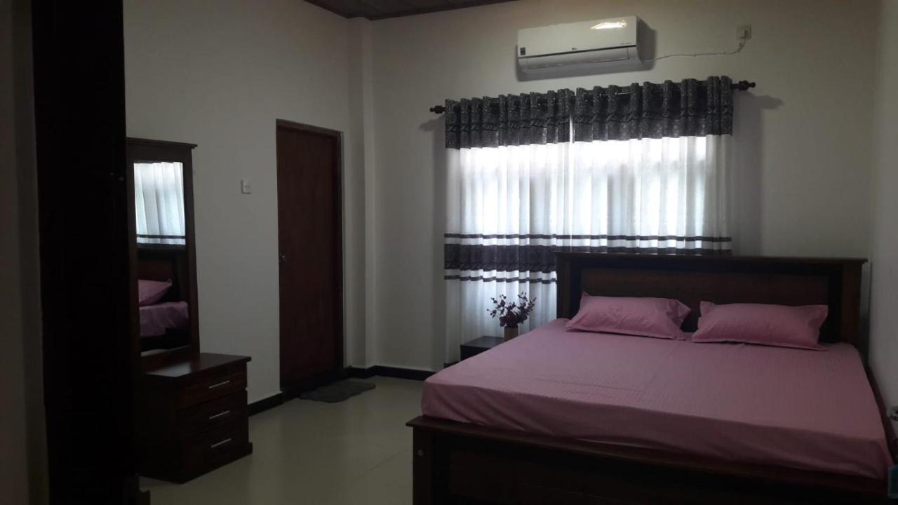 Bed and Breakfast Sky Bloom Homagama Екстер'єр фото