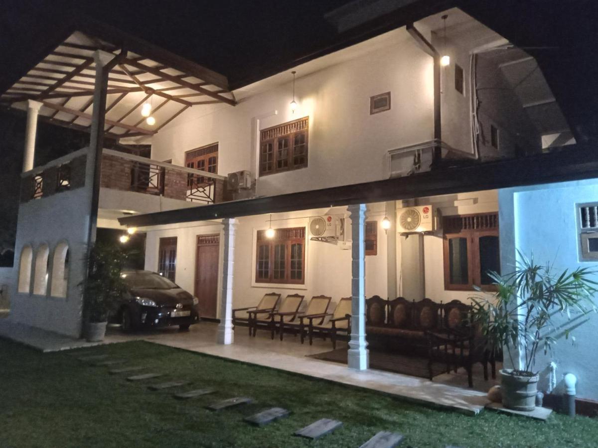 Bed and Breakfast Sky Bloom Homagama Екстер'єр фото